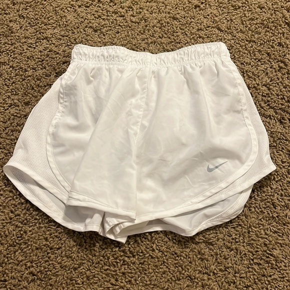 Women’s Nike Shorts - Picture 1 of 4
